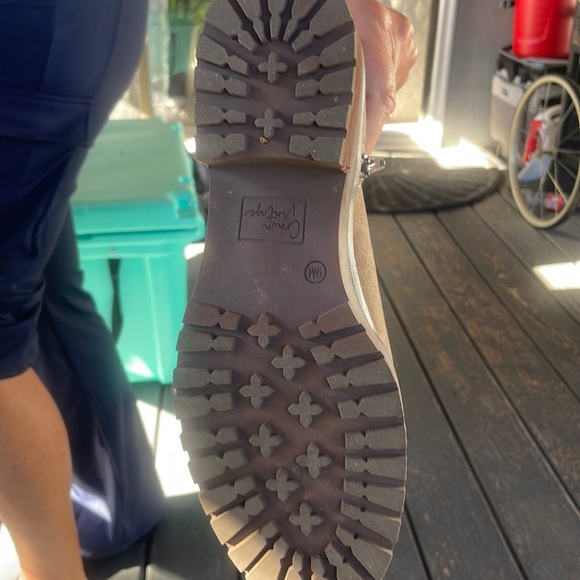 Crown Vintage lace up knee boots - Picture 4 of 4